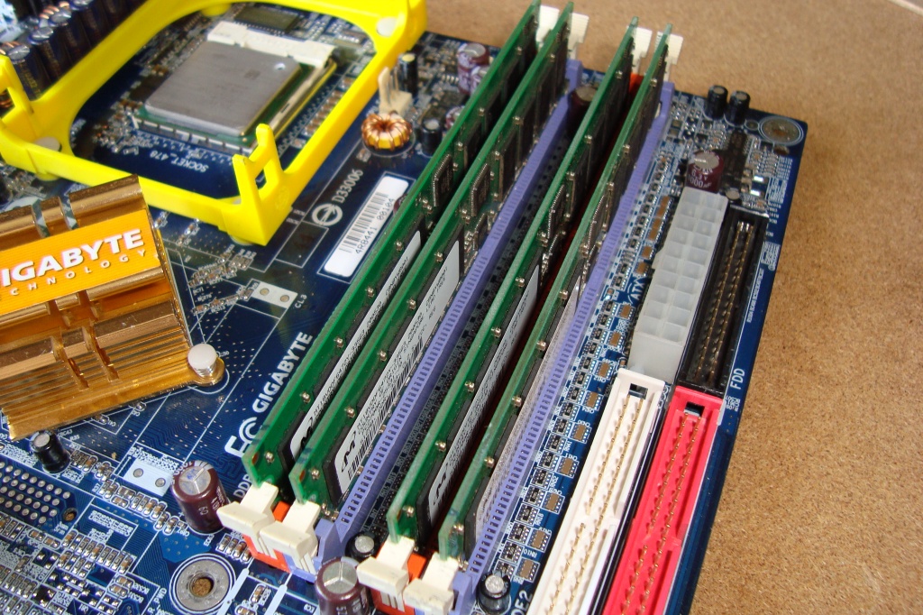 ОЗУ в матплате.JPG